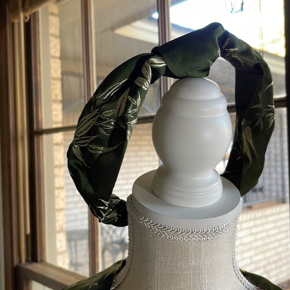 NWT Le Palais Vintage Satin Green Dress With Cape Medium - Picture 8 of 17